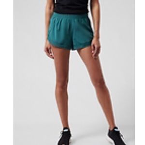 NWT  Athleta Mesh Racer Run Short 2.5 in Borealis Green (Size Small)